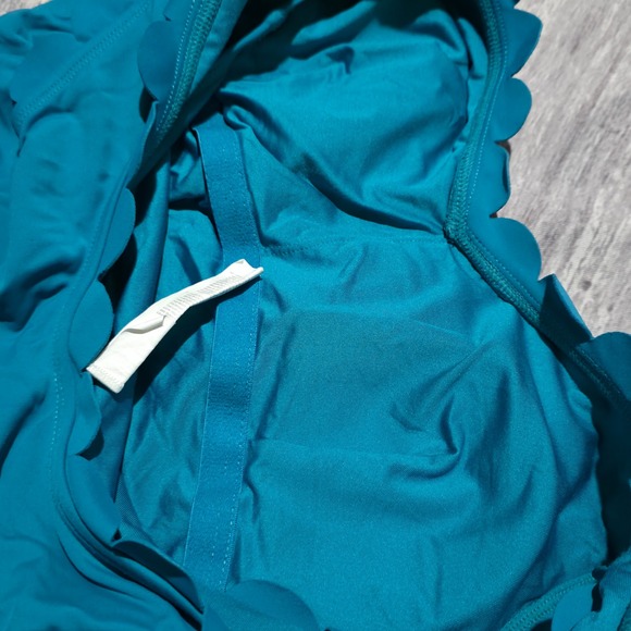 Cupshe Teal Scallop V Neck One Piece Swimsuit‎ Women's Size M - Picture 2 of 9